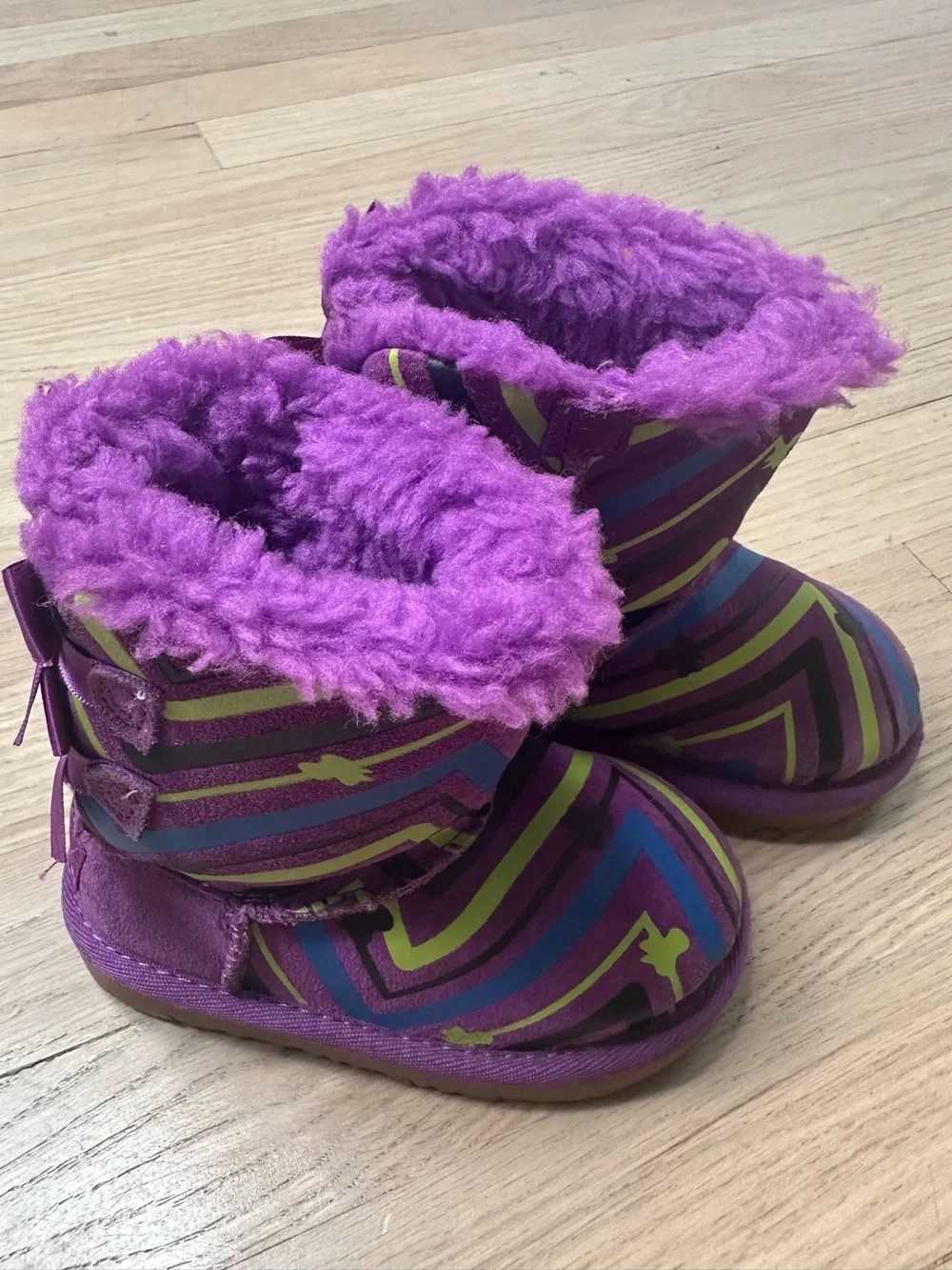 UGG Baby Bow Boots Sz 7